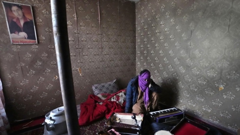 شکایت هنرمندان محلی افغان از وضعیت بد اقتصادی و مهاجرت اجباری