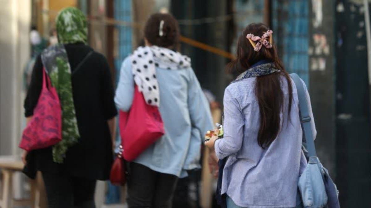 В Ірані створили нову службу з контролю за носінням хіджабу