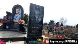 Памятник Владимиру Чеботареву, который воевал в составе армии России и погиб в Украине. Керчь, Крым. Март 2023 года