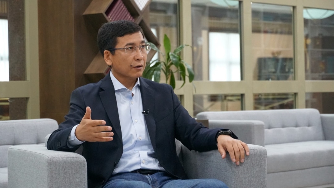 Есекте, күйеуі мен әйелі Жүк көліктеріндегі жалаңаш қыздар