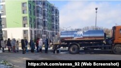 Очередь за водой в Севастополе, 21 января 2024 года. Скриншот с группы «Подслушано Севастополь»
