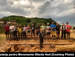 Parte a echipei Ambulanței pentru Monumente Oltenia Vest.