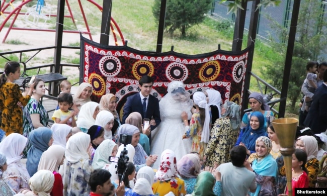 Most respondents in a Tajik survey said they would prefer their daughters to get married at 19-20 years old, while their sons should marry at 24.