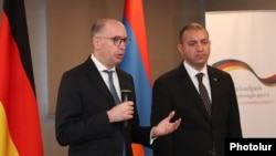 Հայաստանի էկոնոմիկայի նախարար Վահան Քերոբյանը և Գերմանիայի տնտեսական զարգացման ու համագործակցության պետքարտուղար Նիս Աննենի համատեղ ասուլիսը, Երևան, 22-ը նոյեմբերի, 2023թ.