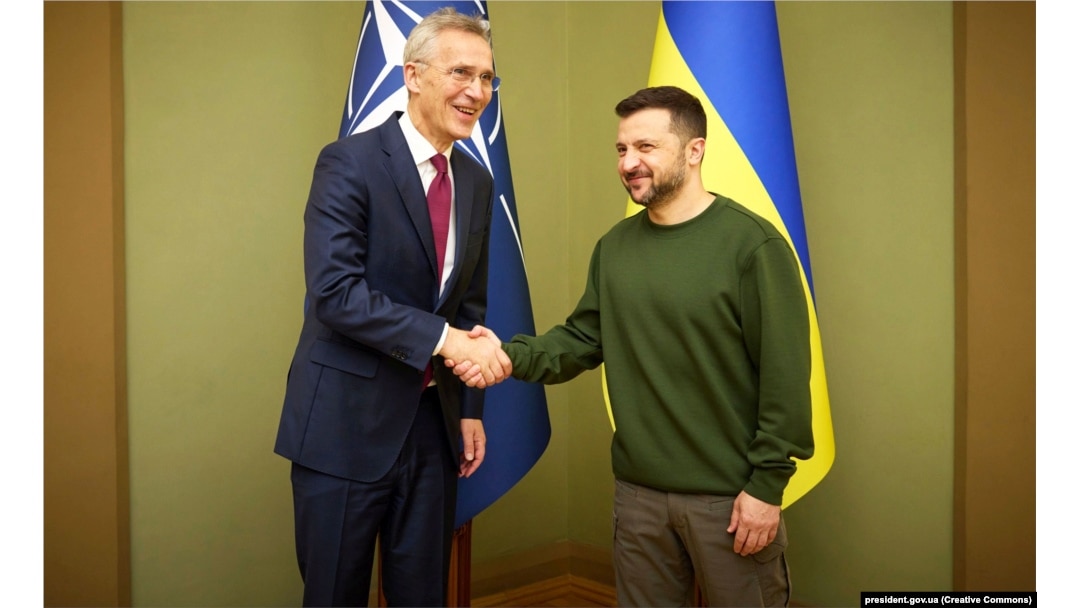 Președintele Volodimir Zelenski și secretarul general NATO, Jens Stoltenberg, la Kiev în 29 aprilie 2024.