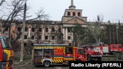 «Пошкоджена історична будівля, це адміралтейство. Пошкоджені багатоповерхівки»