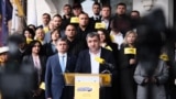 Lilian Carp, candidatul PAS la alegerile pentru funcția de primar al municipiului Chișinău, susține un briefing de presă alături de colegii de partid, în penultima zi a campaniei electorale, pe 2 noiembrie 2023.