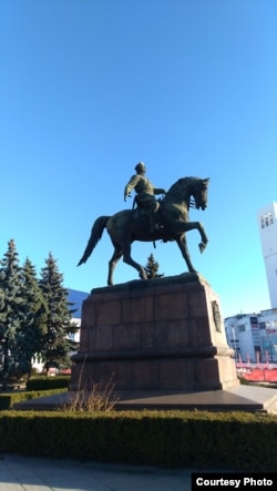 Памятник Григорию Котовскому в Кишиневе