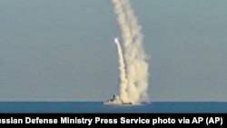 Пуск крылатых ракет из моря, иллюстративное фото 