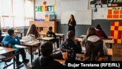 A classroom where lessons are taught according to the Kosovar system