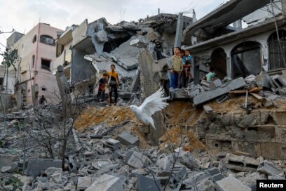 Анамен жыныстық қатынас Ресейлік үйдегі жеке порно көру