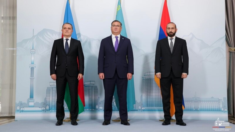 Azerbaijan, Armenia Back At Table For Peace Talks Despite Yerevan Protests