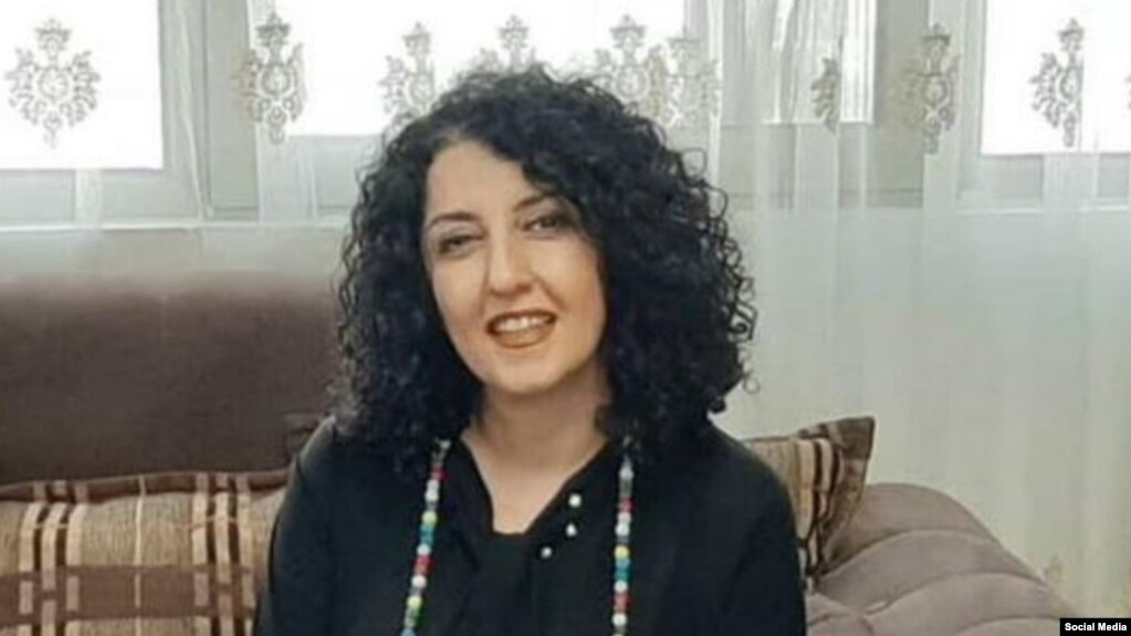 نرگس محمدی بارها از داخل زندان پیام‌هایی را منتشر و مخفیانه با رسانه‌های خارجی مصاحبه کرده است