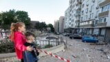 Багатоповерхівка в Голосіївському районі Києва, де внаслідок падіння уламків виникла пожежа, 30 травня 2023 року<br />
<br />
&nbsp;