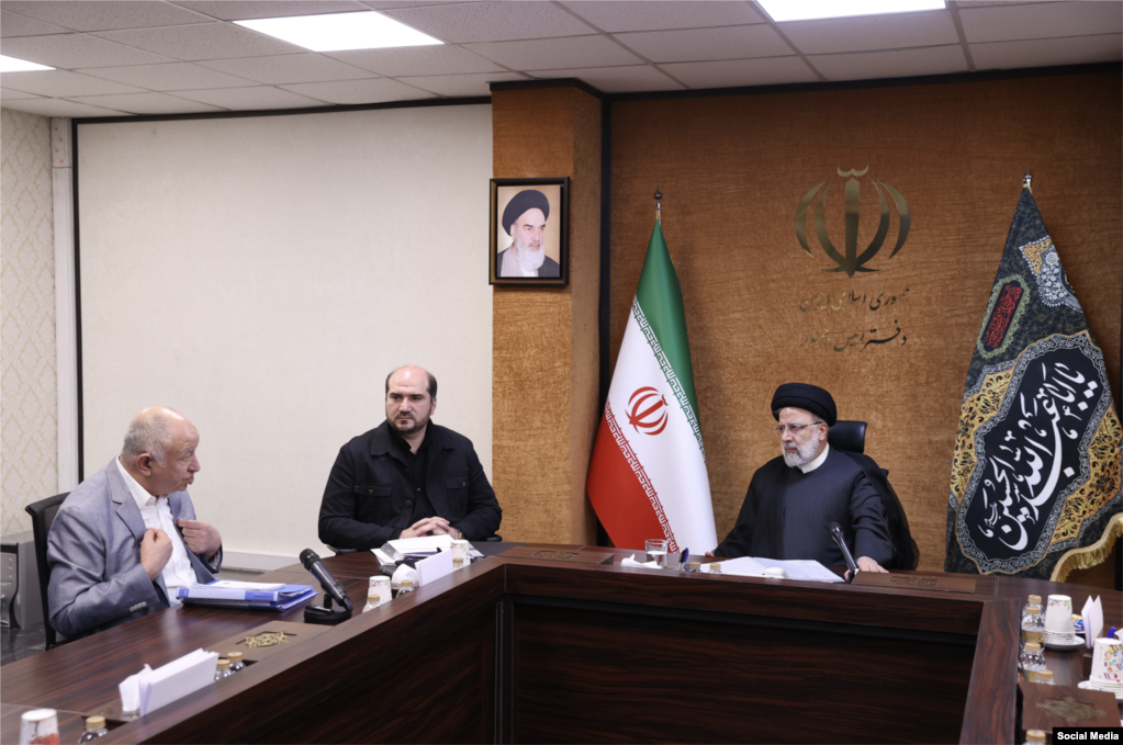 دیدار مدیرعامل شرکت کاوه سودا، نفر اول از چپ، با ابراهیم رئیسی، رئیس جمهور ایران