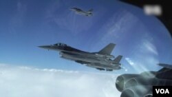 За словами Марка Рютте, під час переговорів обговорювалися можливості щодо прискорення передачі F-16.