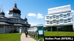  Католическият университет в Лвов. Към днешна дата той е средище за IT и други бизнес инициативи. 