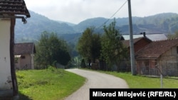 Ugalj se vadi na obližnjem brežuljku iznad kuća u Mednoj. Mrkonjić Grad, 27. septembra 2023.