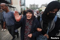 Prizor ispred bolnice Naser u Kan Junisu nakon novih izraelskih napada na taj grad na jugu Pojasa Gaze