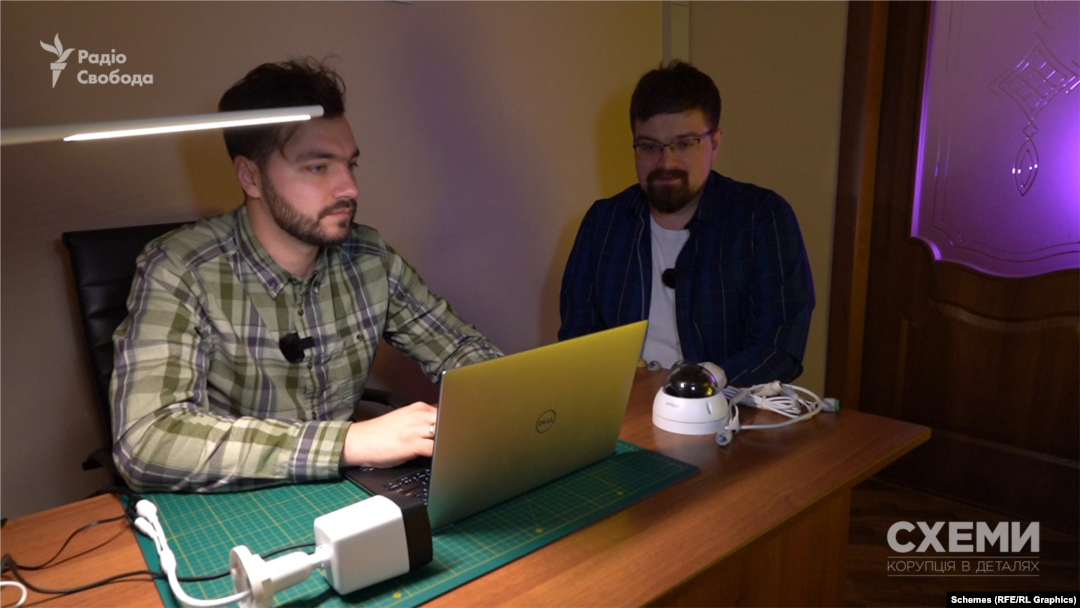 Оның сиськи жалап порно көру Порно жас қыздар