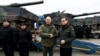უკრაინის პრემიერ-მინისტრი დენის შმიჰალი და პოლონეთის პრემიერ-მინისტრი მატეუშ მორავიეცკი უკრაინისთვის ტანკ Leopard 2-ის პირველი პარტიის გადაცემის ცერემონიაზე 