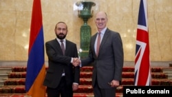 Armenian Foreign Minister Ararat Mirzoyan and British Minister for Europe Leo Docherty, London, November 13, 2023.