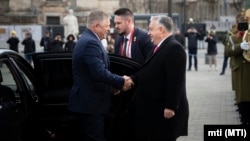 Голови урядів Словаччини та Угорщини Роберт Фіцо (л) і Віктор Орбан, Будапешт, 16 січня 2024 року