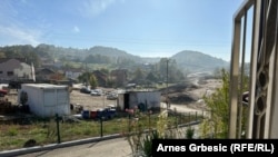 Pogled iz kuće porodice Kurtić na dio gdje se gradi cesta.