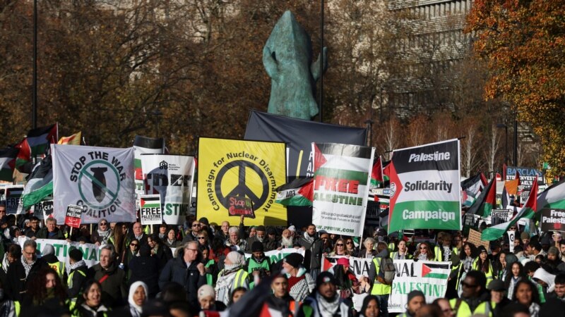 Пропалестински демонстранти на собир во Лондон бараа да продолжи примирјето во Газа 