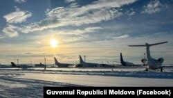 Avioanele de pe Aeroportul Internațional Chișinău au rămas la sol pe 8 ianuarie, dar zborurile au fost reluate astăzi