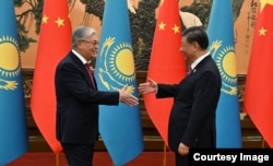 Президент Казахстана Касым-Жомарт Токаев встречается с председателем Китая Си Цзиньпином. Пекин, 17 октября 2023 года