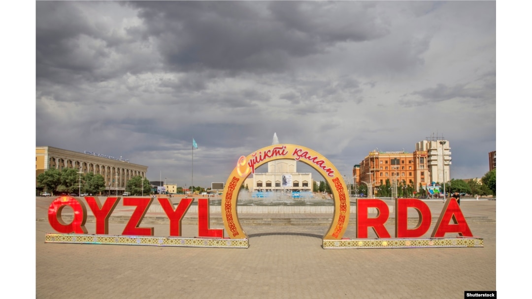 Балапан жігітті белдікпен трахает (порно)