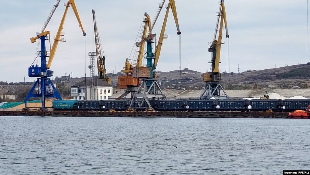 Rusia exportă cereale ucrainene însușite prin porturile din Peninsula Crimeea ocupată.