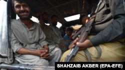 نیروهای پولیس در پاکستان هنوز هم افغانها را به زندان می اندازد و یا از آنان اخاذی می کند