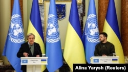 UN Secretary-General Antonio Guterres (left) and Ukrainian President Volodymyr Zelenskiy talk to reporters in Kyiv on March 8. 