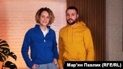 Ведучі ранкового шоу Свобода.Ранок Катерина Некреча і Олег Галів