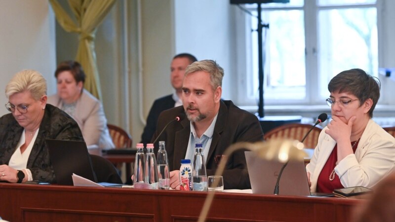 Lemondott mandátumáról a százmilliós vesztegetéssel gyanúsított óbudai képviselő