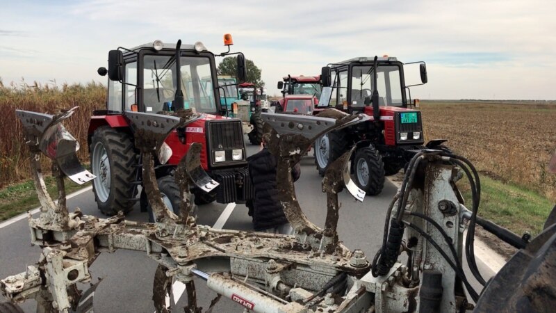 Poljoprivrednici u Srbiji uklonili barikade, ali se protest nastavlja 