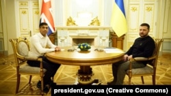 Президент Украины Владимир Зеленский и премьер-министр Великобритании Риши Сунак (слева). Киев, 12 января 2024 года