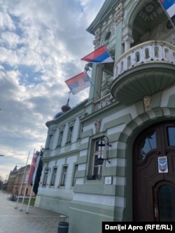 Na zgradi Uprave grada Zrenjanina se ne vijori zastava Vojvodine.