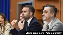 Crnogorski premijer Milojko Spajić (u sredini) i ministar finansija Novica Vuković (desno) pred skupštinskim Odborom za finansije i budžet, Podgorica, 30. jul 2024.