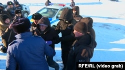 Задержания протестующих в казахстанской столице