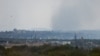 Fumul se ridică deasupra unei zone a orașului Avdiivka, 13 octombrie 2023.