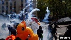 У Нанце паліцыя ўжыла сьлезацечны газ