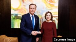 Una din primele vizite oficiale, noul ministru de Externe al Regatului Unit al Marii Britanii și Irlandei de Nord, David Cameron, a avut-o în Republica Moldova.