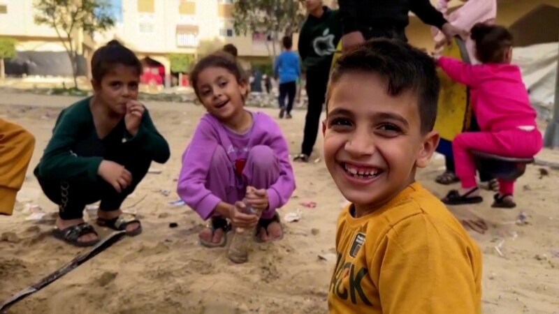 Të qeshura të rralla fëmijësh në Gazë