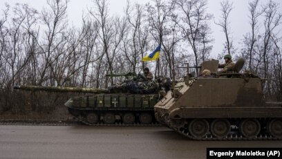 Ukraine Changes Army's Thinking About Battle Tanks: New Build Program  Announced