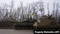 Ushtarët ukrainas pranë Bahmutit, në rajonin e Donjeckut. 8 mars 2023.