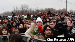 Gyászolók Alekszej Navalnij moszkvai temetésén 2024. március 1-jén