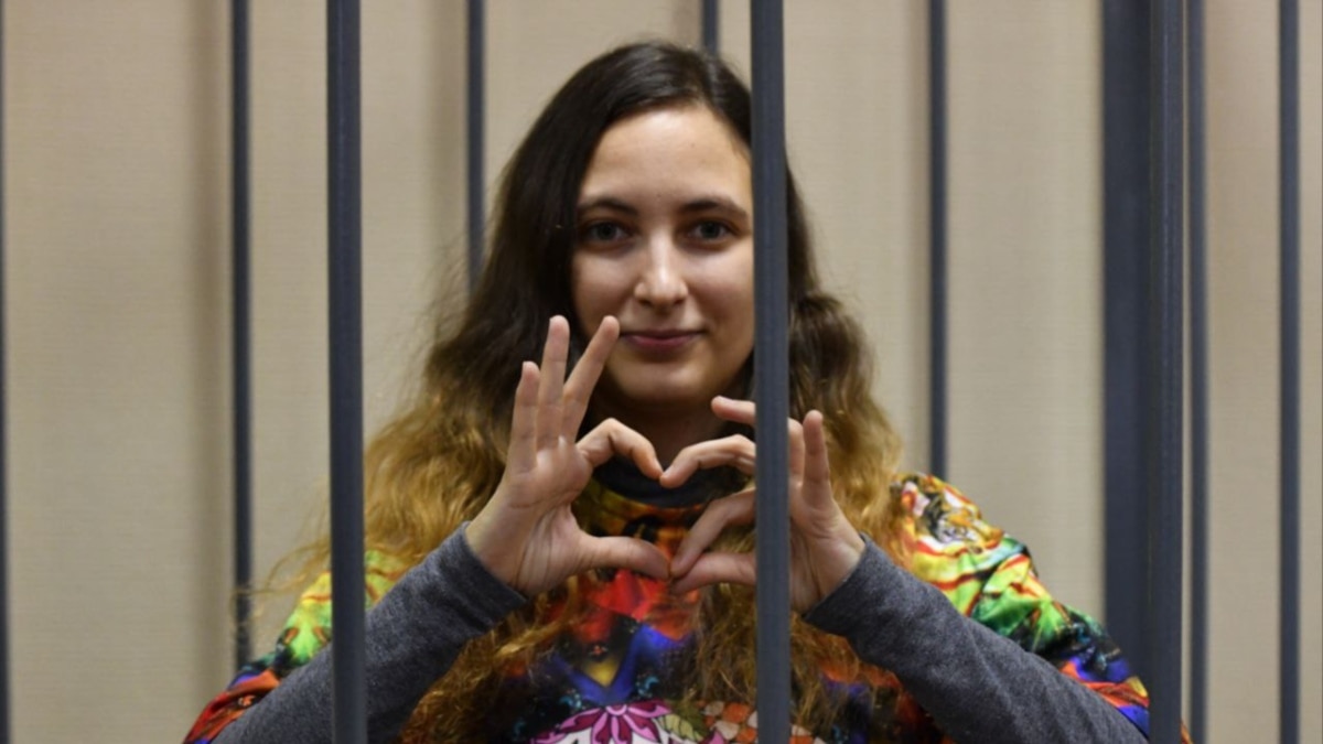 Художницу Сашу Скочиленко приговорили к семи годам колонии по делу об ...